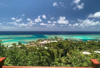 Villa Moana has rooms with a private hot tub