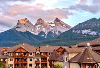 2 Hot Tubs + Mt. View + Spa + Near DT has Balcony rooms