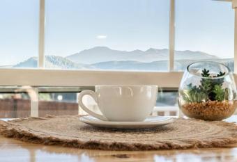 New! Boutique Tinyhome W/Direct View Of Pikespeak! has Balcony rooms