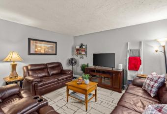 Dogwood Place Near The Trails allows 18 year olds to book a room