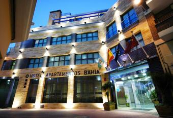 Aparthotel Bah  a allows 18 year olds to book a room