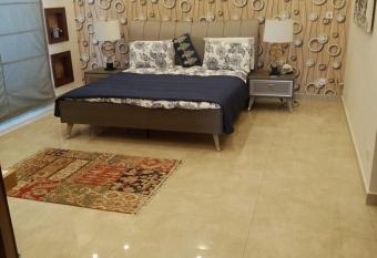 House for b and b allows 18 year olds to book a room