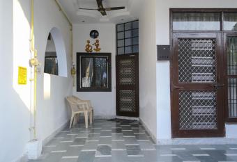 Aradhanas Home Stay Near Taj Mahal allows 18 year olds to book a room