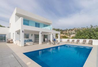 La Vista has Balcony rooms