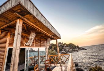 Single CABIN with LAKE VIEW allows 18 year olds to book a room