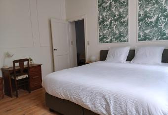 De Galerie - green leaves allows 18 year olds to book a room