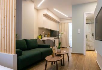 Elegant Suite - Piraeus has Balcony rooms