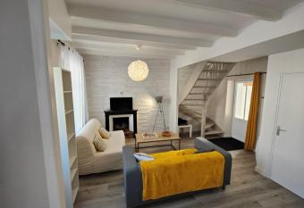 Charmante maison de Ville , 4 personnes , LES HERBIERS allows 18 year olds to book a room