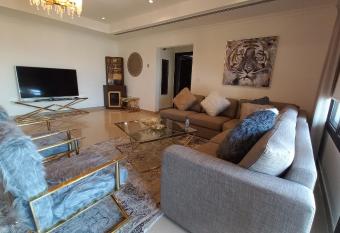 Beautiful 2 Bedrooms in the Pearl - Qatar has Balcony rooms