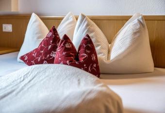 Duregger App Sonnenschein has Balcony rooms