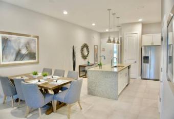 Lovely 4 bdr/3.5 bath Townhouse 4 miles to Disney! has Balcony rooms