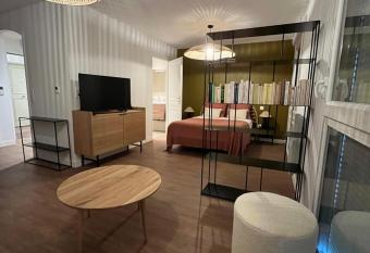 RESIDENCE MONTANA has Balcony rooms