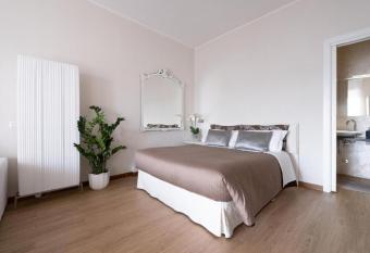 cute and cozy apartment train station allows 18 year olds to book a room