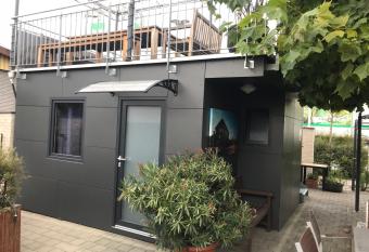 Tiny House Black Pearl allows 18 year olds to book a room