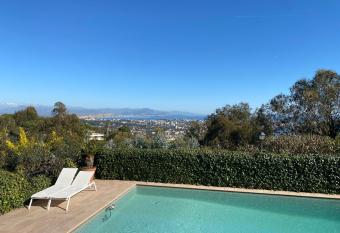 VILLA LE MAS D AZUR BY ESTATESCANNES has Balcony rooms