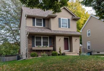 Spacious 3 Bedroom Home with Foosball allows 18 year olds to book a room