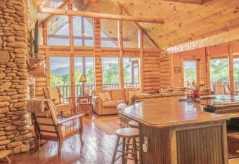 Smoke Rise Lodge    Lake Front, Luxury Cabin, Hot Tub, has rooms with a private hot tub