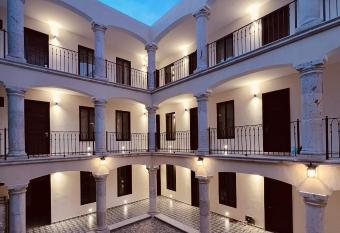 Casona 1530 has Balcony rooms