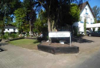 Hotel zum alten Torfkahn has Smoking/Balcony rooms