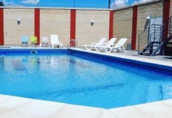 Agradable casa con piscina-Comfortable pool house has Balcony rooms