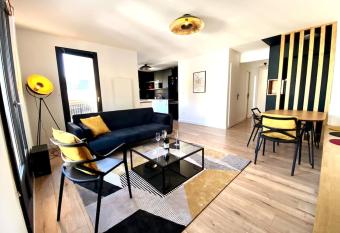 Appartement CENTRE DES CONGRES - BALCON - FACULTES - PARKING allows 18 year olds to book a room