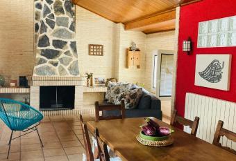 Apartamento El Desv  n allows 18 year olds to book a room