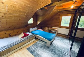 Tantra klub - private room in a shared wooden house allows 18 year olds to book a room