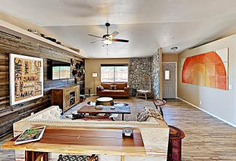 Rawhide Ranch by Hi Desert Dwellings Walk to Pappy and Harriet's with Hot Tub! allows 18 year olds to book a room