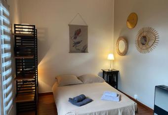 Le Balcon de Jules - Charmant pied-  -terre avec parking priv   gratuit sur r  servation has Balcony rooms