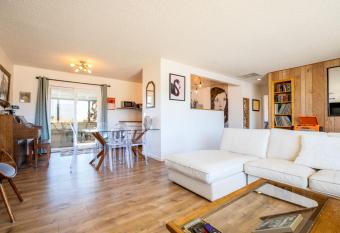 The Black Flamingo by Hi Desert Dwellings with Hot Tub BBQ and Fire Pit allows 18 year olds to book a room