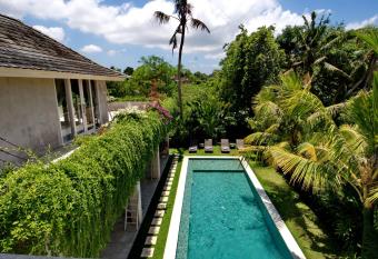 Villa Lanli 8 Bedroom Umalas has Balcony rooms