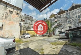 Super OYO Capital O 90659 Raintown Timbers Hotel allows 18 year olds to book a room