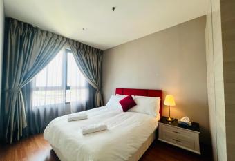 HoneySuite ICity HydeTower has Balcony rooms