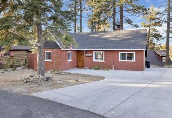 Big Paws Cabin #2155 by Big Bear Vacations has Balcony rooms