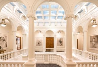 Hotel Granvia has Balcony rooms