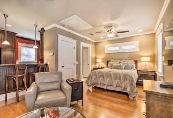 Luxury Studio in Tampas Historic Hyde Park! has Balcony rooms