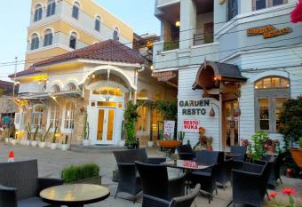 The Garden Suites New has Balcony rooms