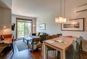 Lovely 2-bedrooms Condo in Lac Sup  rieur, Quebec has Balcony rooms