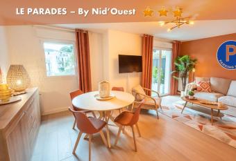 Le Parades by Nid Ouest has Balcony rooms