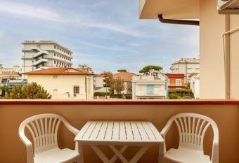 Residence Caravel 2 has Smoking/Balcony rooms