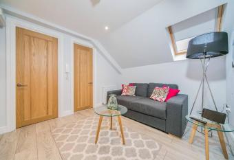 14 Helena House Lux Apartment allows 18 year olds to book a room