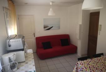 Studio Chaleureux allows 18 year olds to book a room