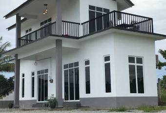 Rumah Sawah Homestay Pasir Puteh has Balcony rooms