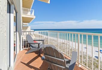 Sans Souci 407 has Balcony rooms