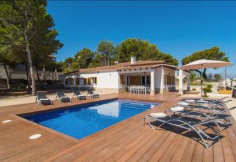 Anglesos has Balcony rooms