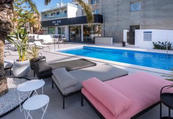 Bel Air has Balcony rooms