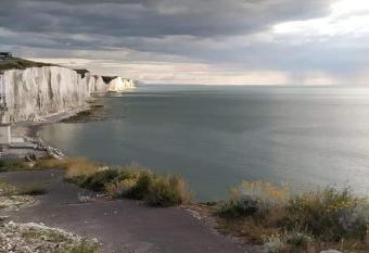 la feuille de ch  ne has Balcony rooms