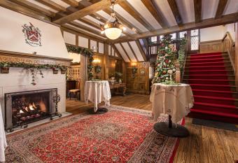 Frederick Stearns House historic inn has Balcony rooms