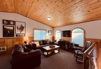 Island Park Village Retreat, Sleeps 14, has Sauna has Balcony rooms