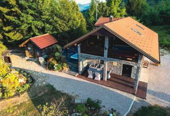 Holiday Home Cindric Gaj has Balcony rooms